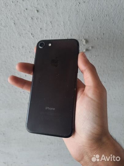 Телефон iPhone 7