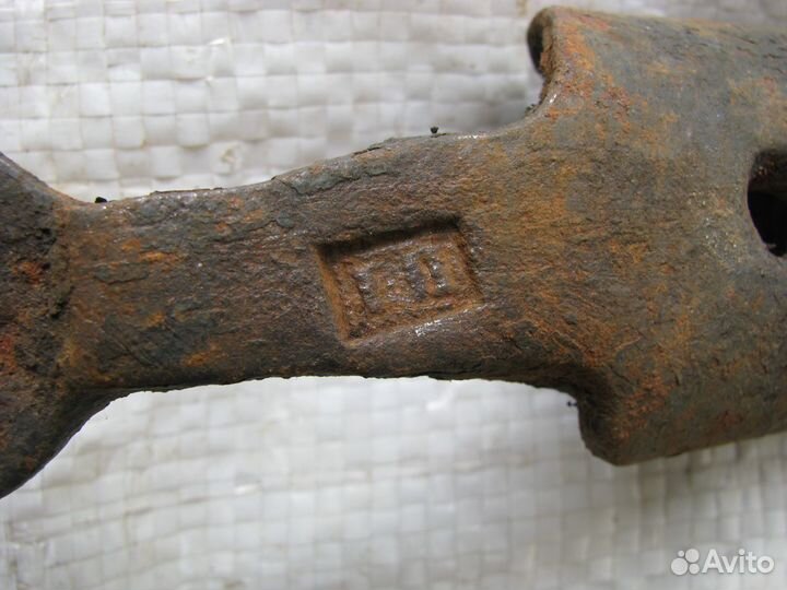 Кованные навесные засовы,ухват,чапильник,топор