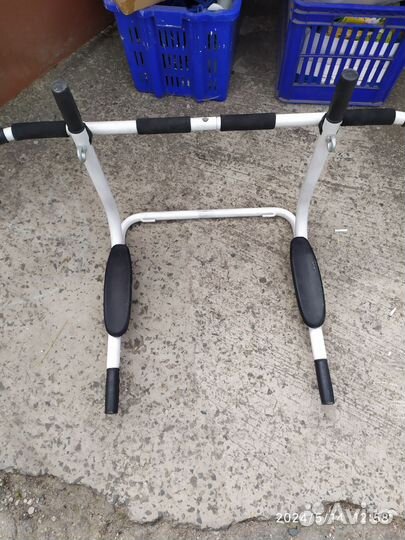 Турник настенный с брусьями