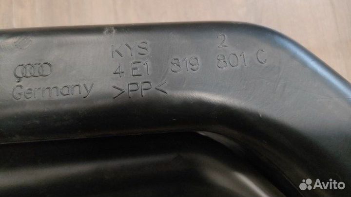 Воздуховод Audi A8 D3 6.0 BHT 2008