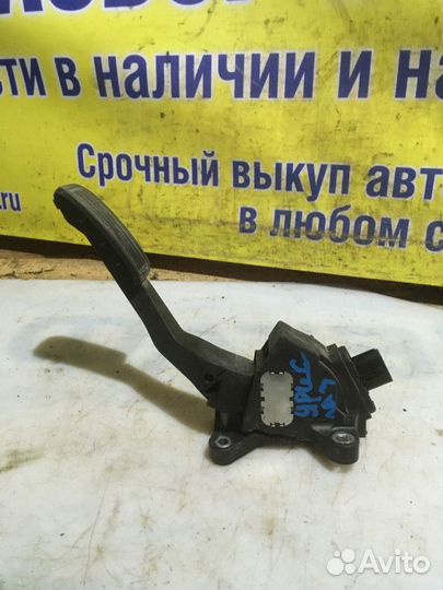 Педаль газа Toyota Yaris