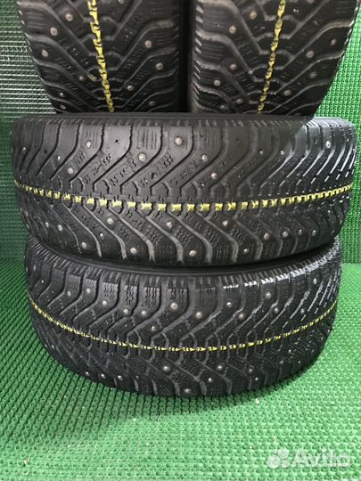 Goodyear UltraGrip 500 215/60 R16 99T