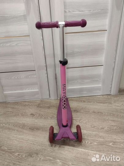 Самокат трёхколёсный