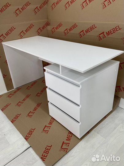 Компьютерный стол белый, рабочий стол