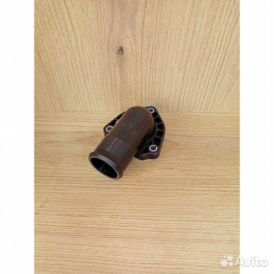 Крышка корпуса термостата камминс 2.8 (газ)