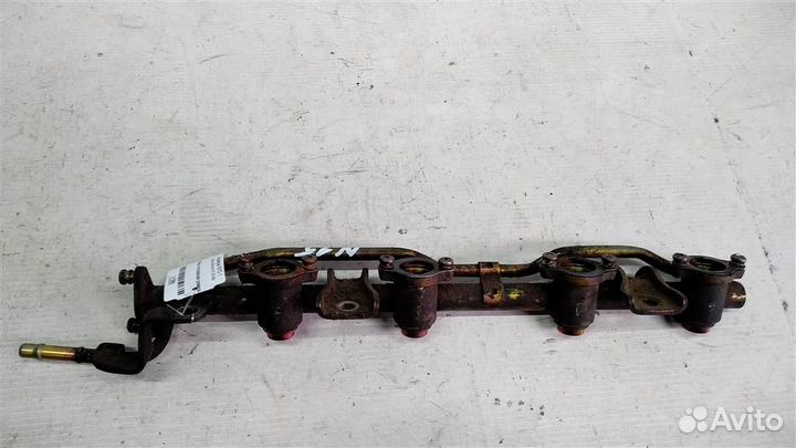 Рампа топливная Nissan Almera N15 95-00г