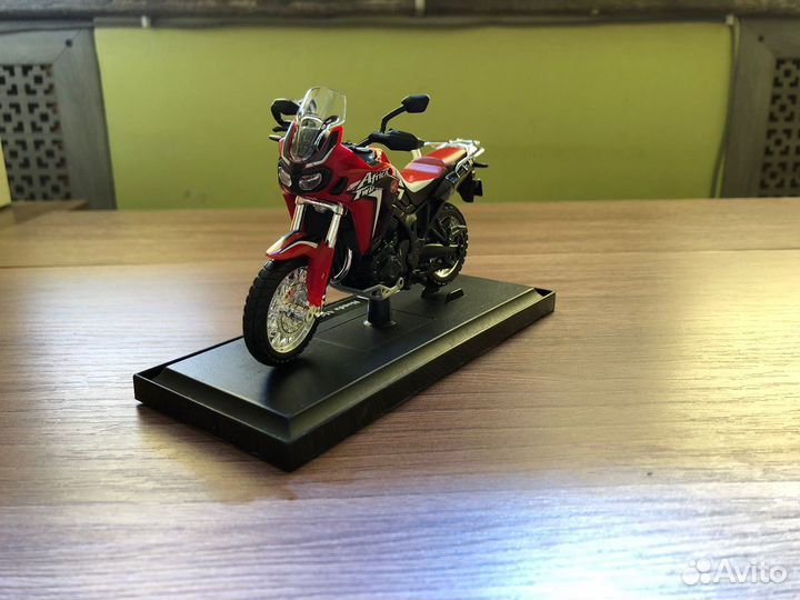 Maisto 1:18 - Мотоцикл - Honda Africa Twin DCT