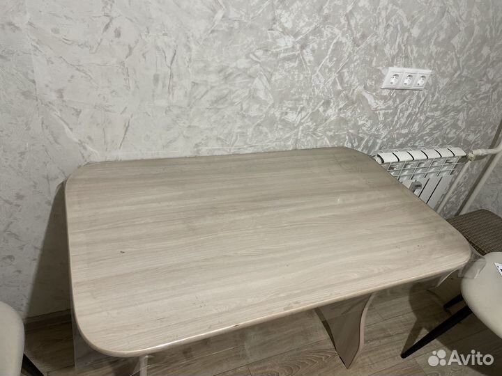 Стол обеденный