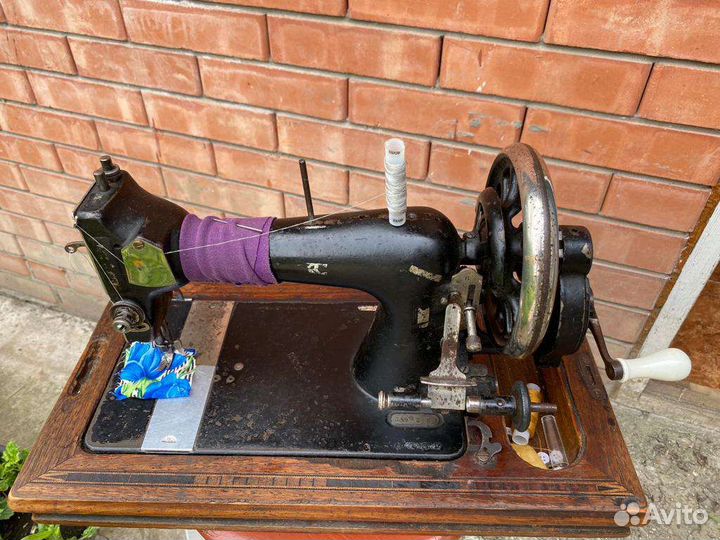 Швейная машинка зингер ручная