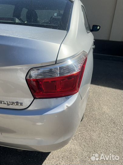 Продаю заднюю правую фару