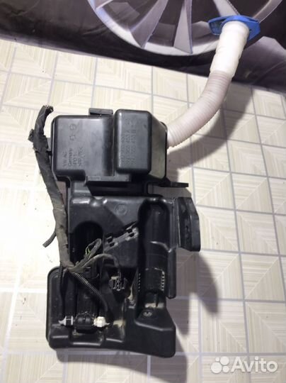 Бачок омывателя Volkswagen Tiguan 1