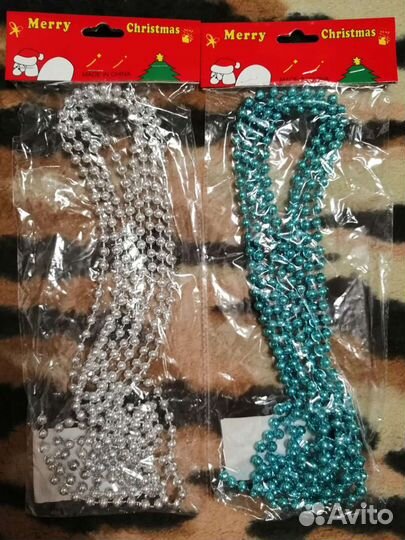 Новогодние шары и бусы