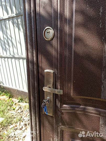 Дверь входная металлическая