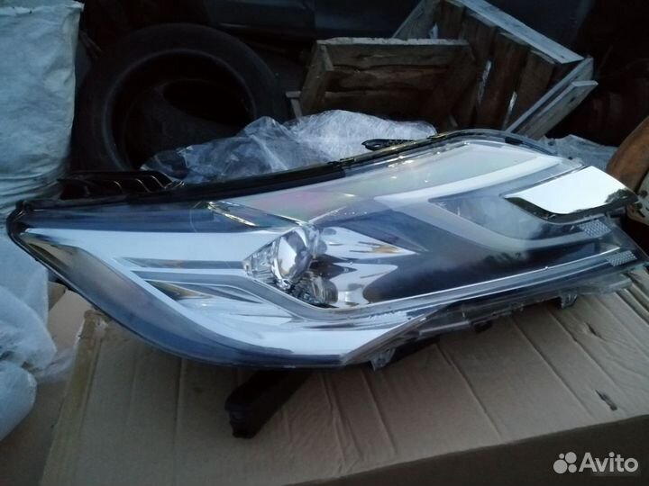 Фара правая Pajero Montero Sport с 2015