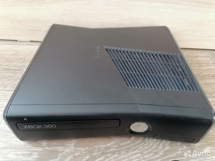 Xbox 360S+2джоя,999игр Прошита