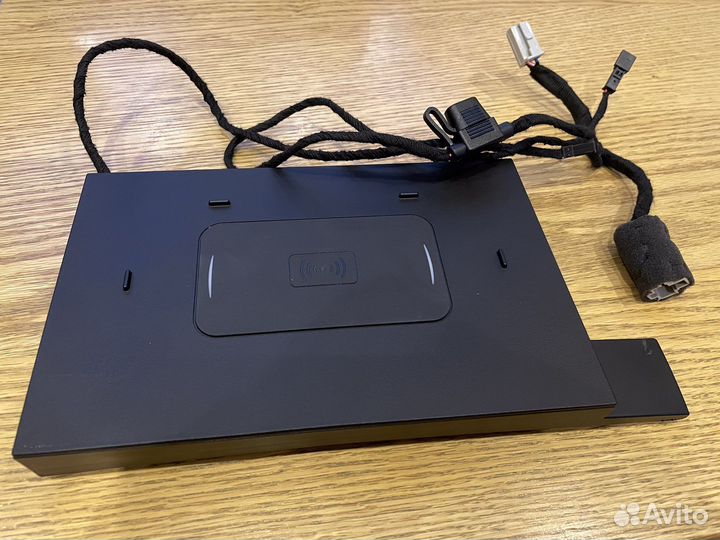 Беспроводнaя зарядка Land Rover Discovery 5