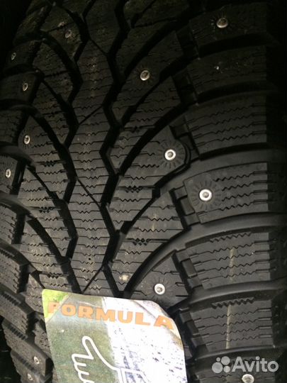 Pirelli Formula Ice 235/60 R18