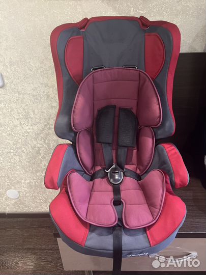 Автокресло 9-36 кг бордовое