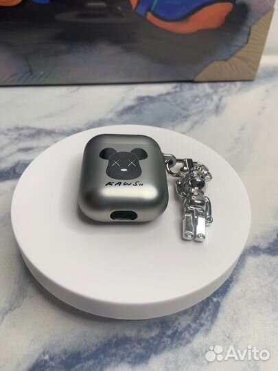 Чехол AirPods 2 + брелок Kaws