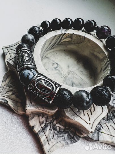 Браслеты с рунами из натуральных камней