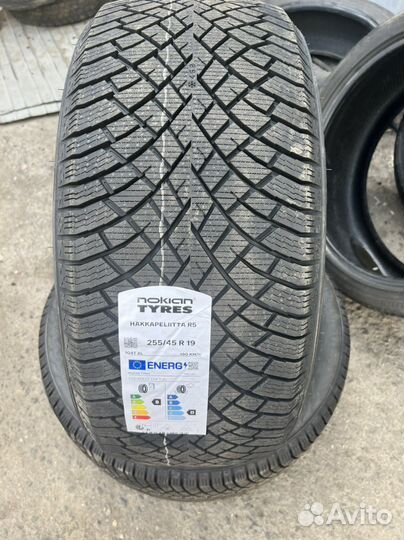 Nokian Tyres Hakkapeliitta 5 SUV 315/35 R21 и 275/40 R21 111T