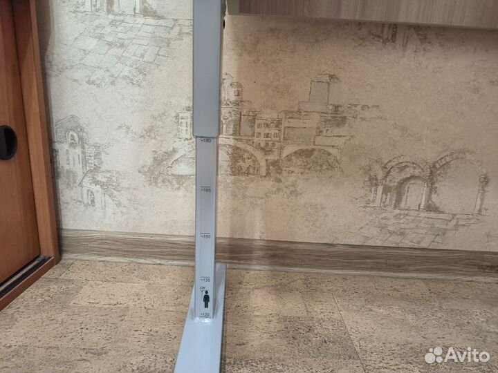 Детский письменный стол и стул