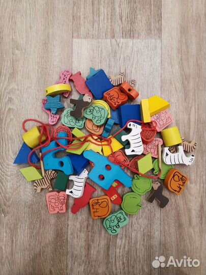 Развивающая игрушка бусы-шнуровка (новая)