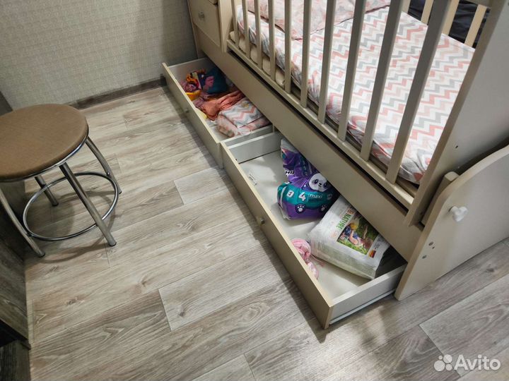 Детская кровать с маятником и комодом трансформер