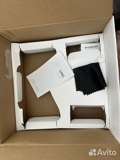 Очки виртуальной реальности с джойстиками