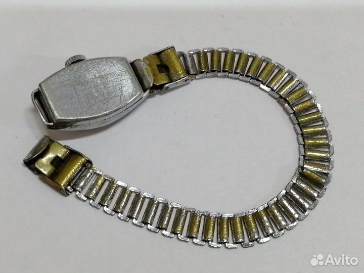 Старинные женские часы с браслетом