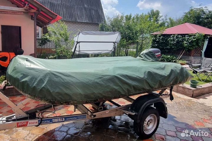 Лодка с мотором и прицепом