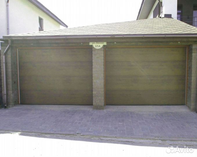 Секционные ворота дамаст под ключ