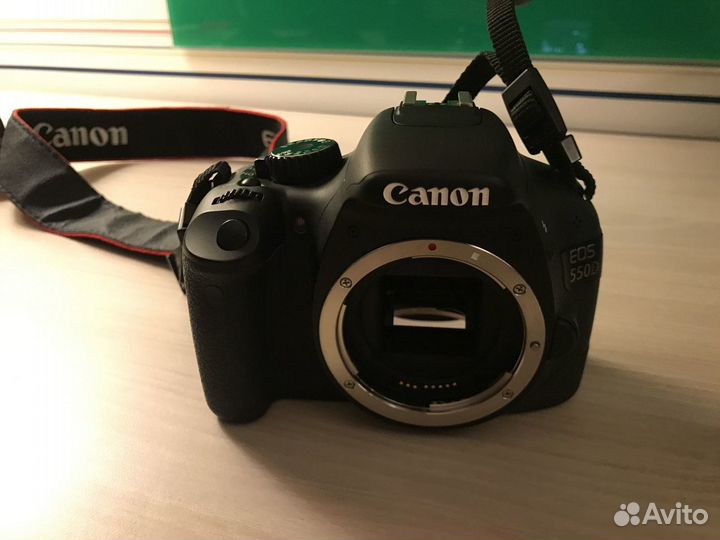 Зеркальный фотоаппарат Canon EOS 550D Kit 18-55