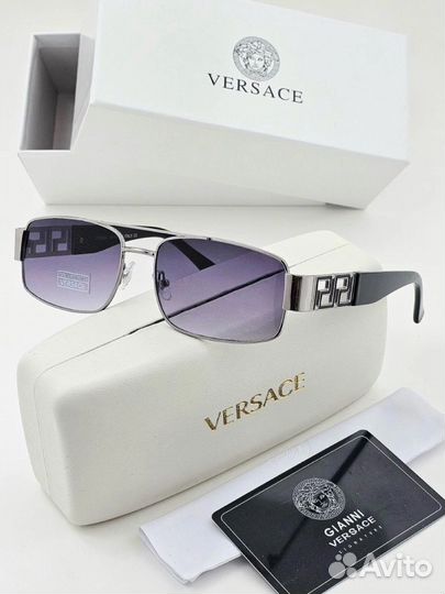 Солнцезащитные очки versace