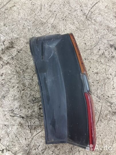 Фонарь задний правый Mitsubishi Chariot