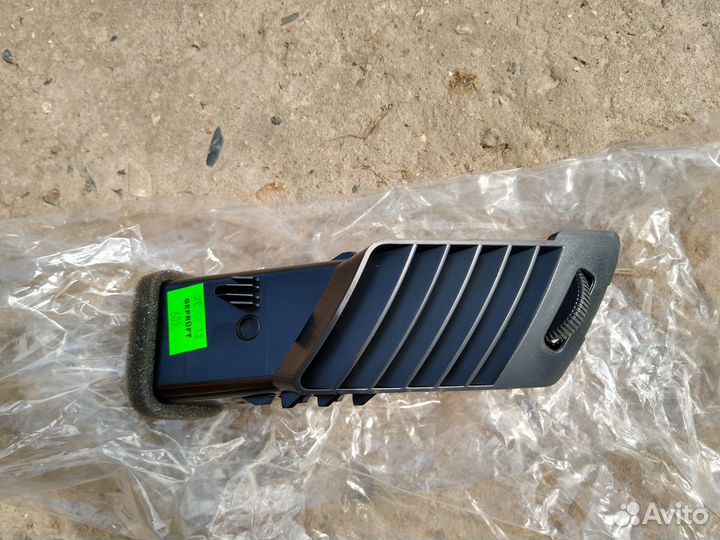 Дефлектор воздушный центральный Мерседес Бенц