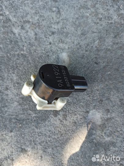 Датчик положения кузова (корректора фар) toyota