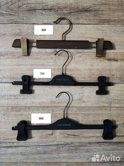 Брендовые вешалки