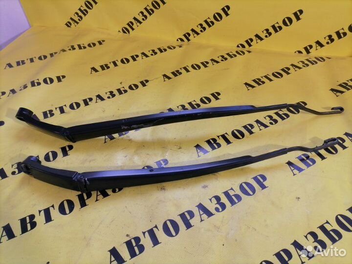Поводок стеклоочистителя (дворников) Toyota Rav4