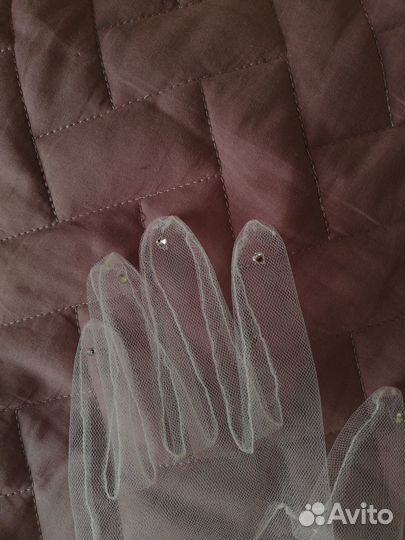 Перчатки из сетки со стразами белые