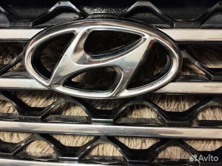 Решетка радиатора с эмблемой оригенал