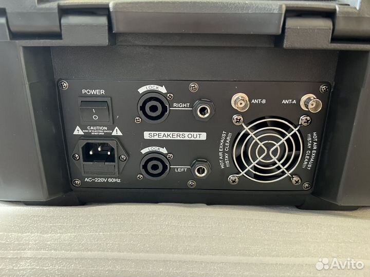 Активный микшерный пульт, 1300 ват. + микрофоны