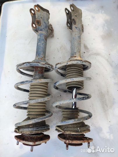 Передняя стойка амортизатора Джили мк