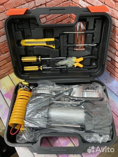 Компрессор автомобильный двухпоршневой