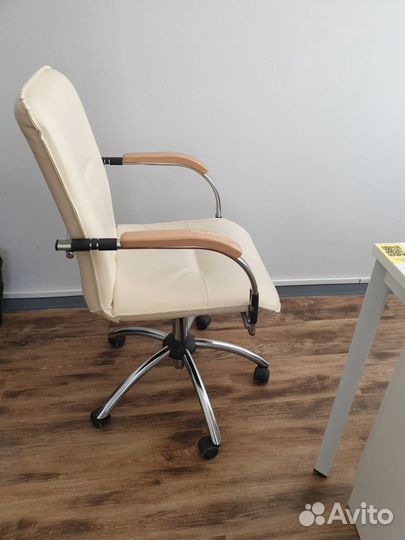 Офисное кресло