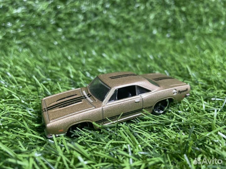 HOT Wheels '68 Plymouth Barracuda - Золотистый