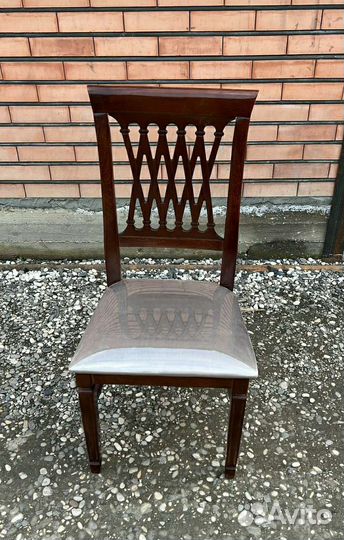 Стол и стулья