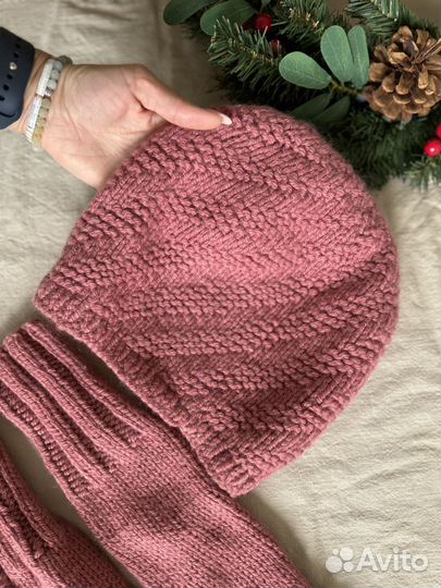 Шапка вязаная и митенки шерсть ручная работа