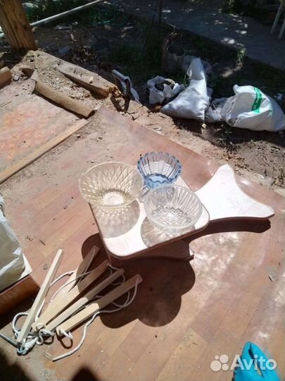 Конфетница, салатник, кувшин и стеклянные стаканы