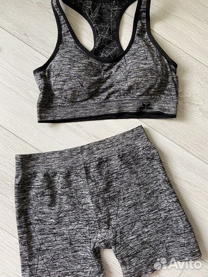 Комтюм для спорта